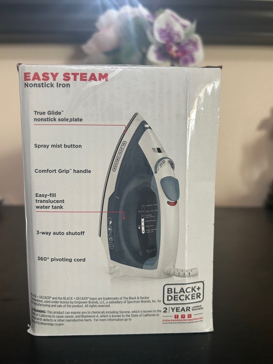 Black & Decker Easy Steam Nonstick Iron - Blue & White - Picture 3 of 5